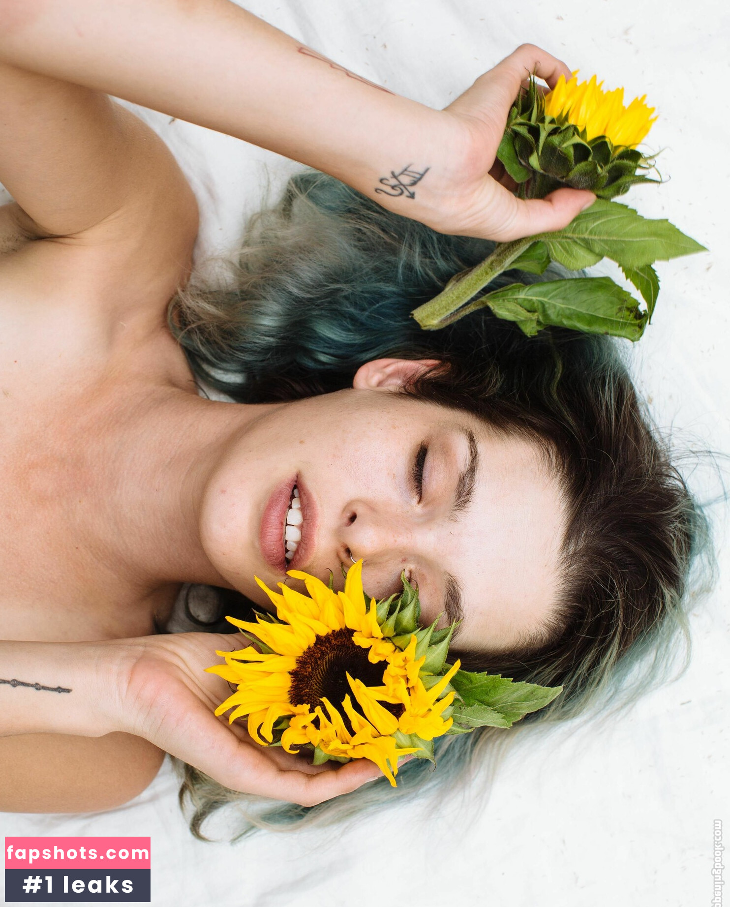 Carly Foulkes gallery photo #8