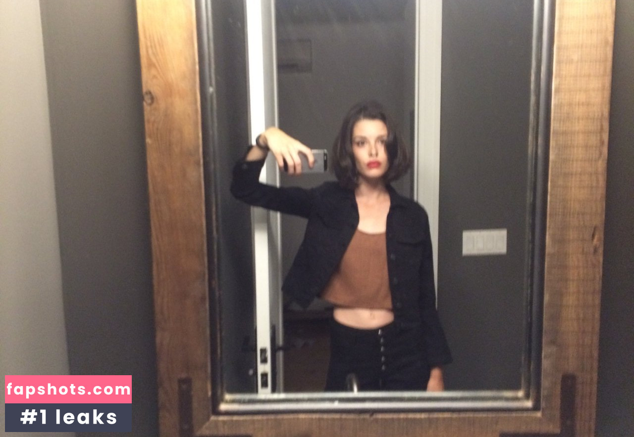 Carly Foulkes gallery photo #71