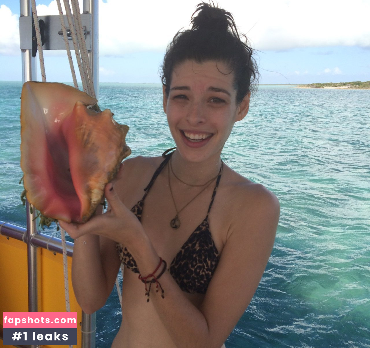 Carly Foulkes gallery photo #72