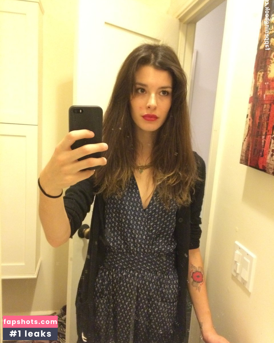 Carly Foulkes gallery photo #74