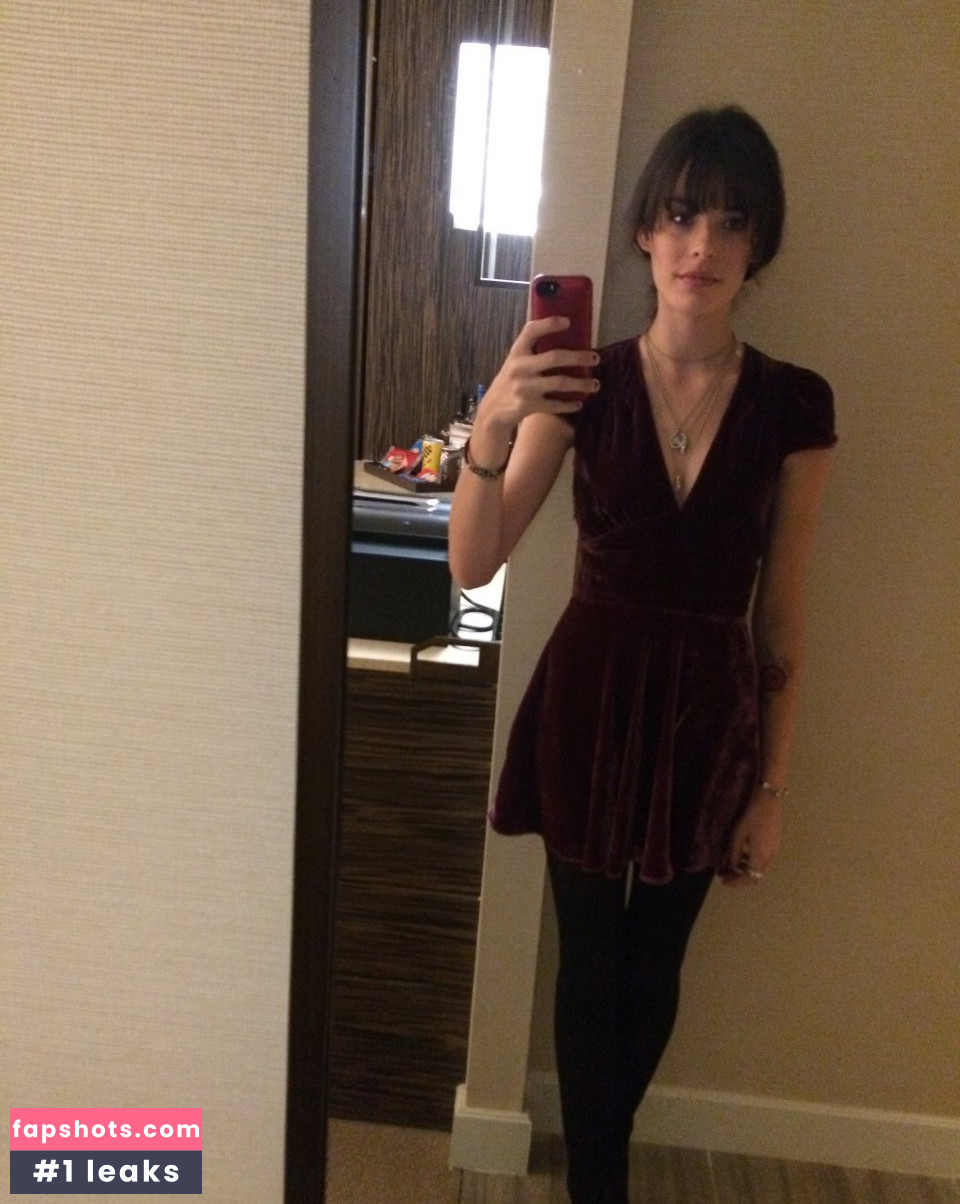 Carly Foulkes gallery photo #75