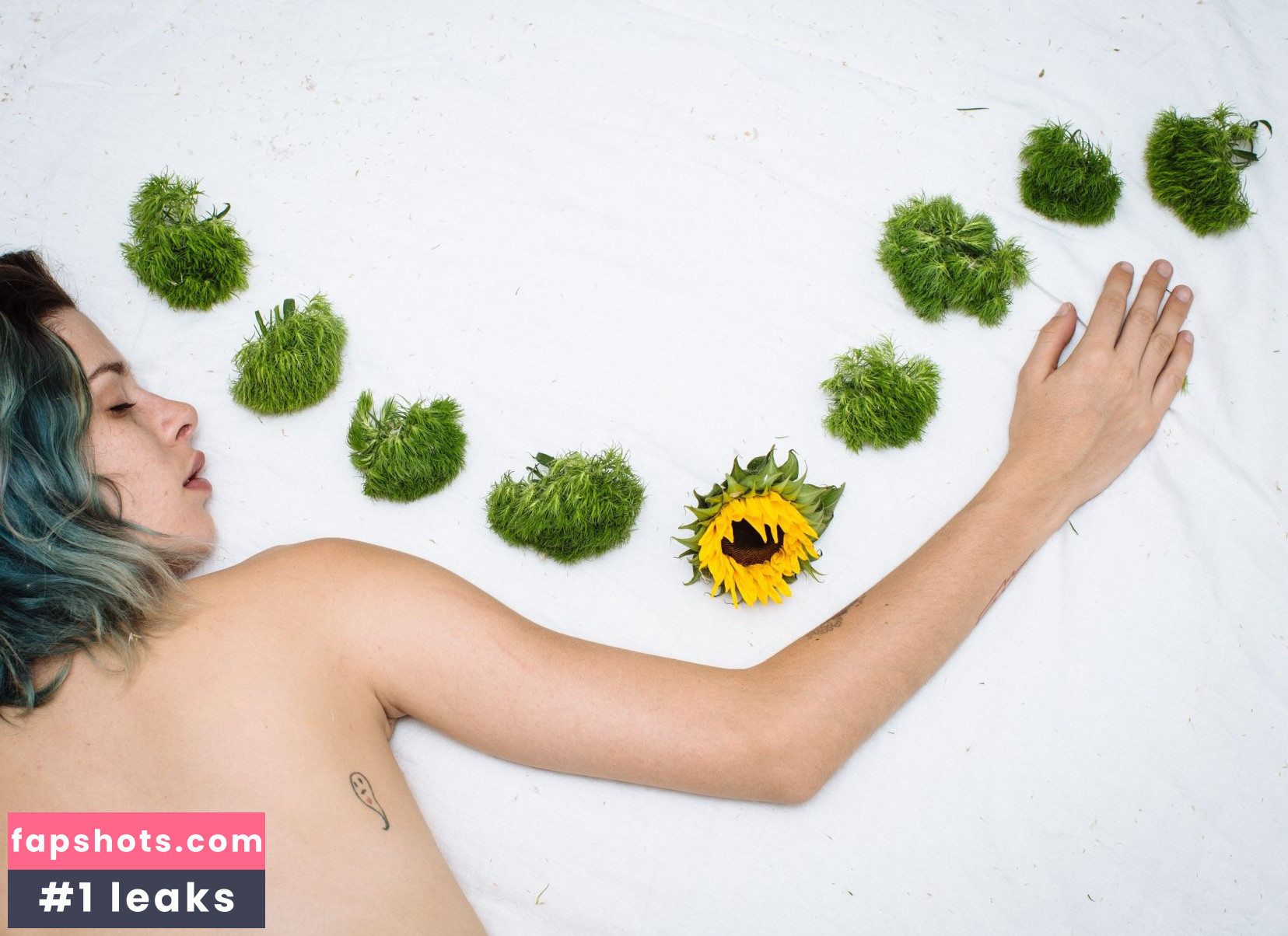 Carly Foulkes gallery photo #80