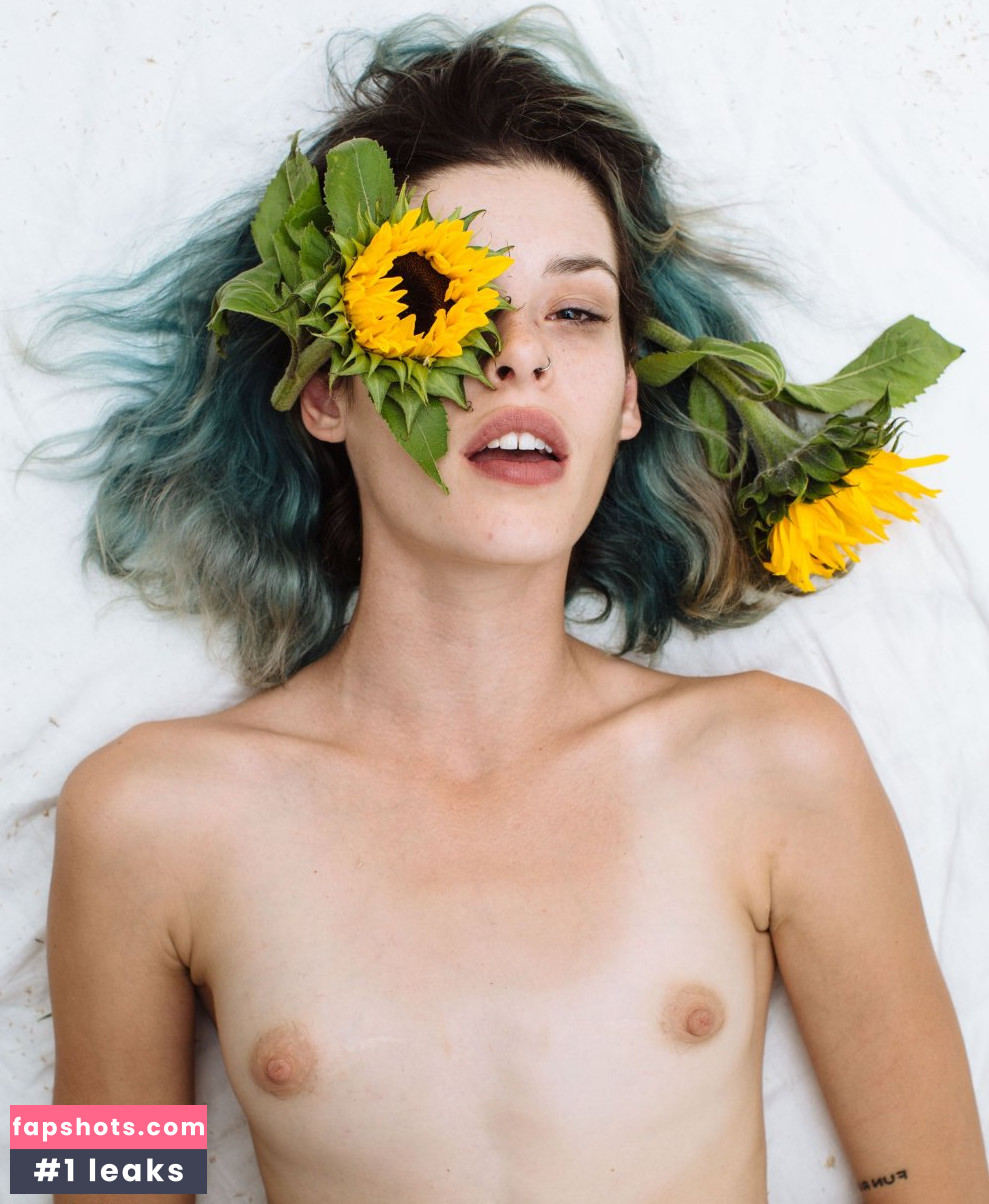 Carly Foulkes gallery photo #81