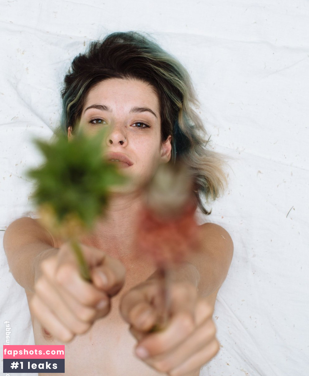 Carly Foulkes gallery photo #84