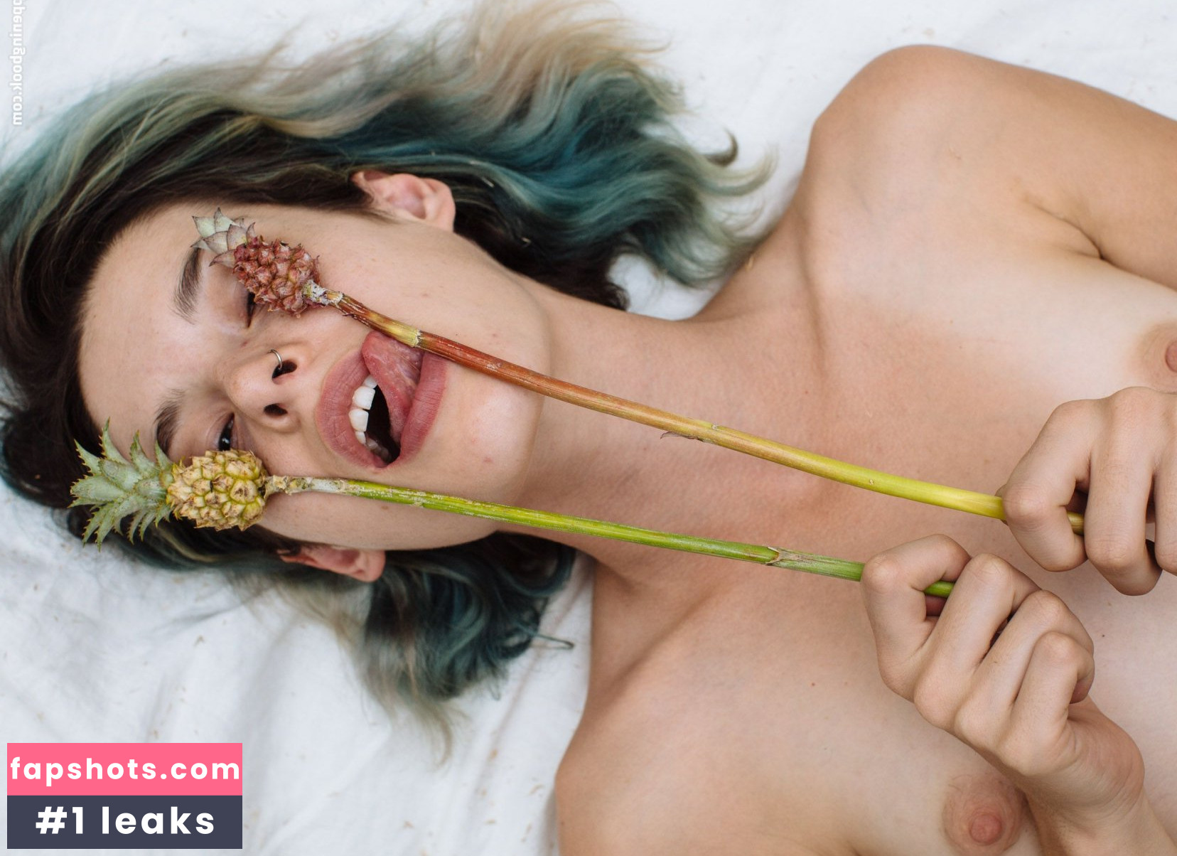 Carly Foulkes gallery photo #86