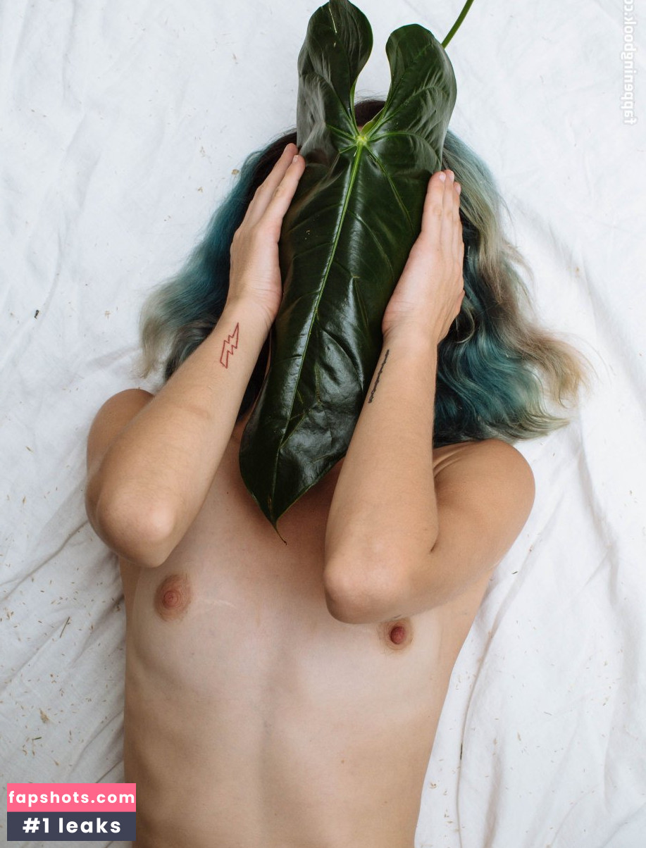 Carly Foulkes gallery photo #90