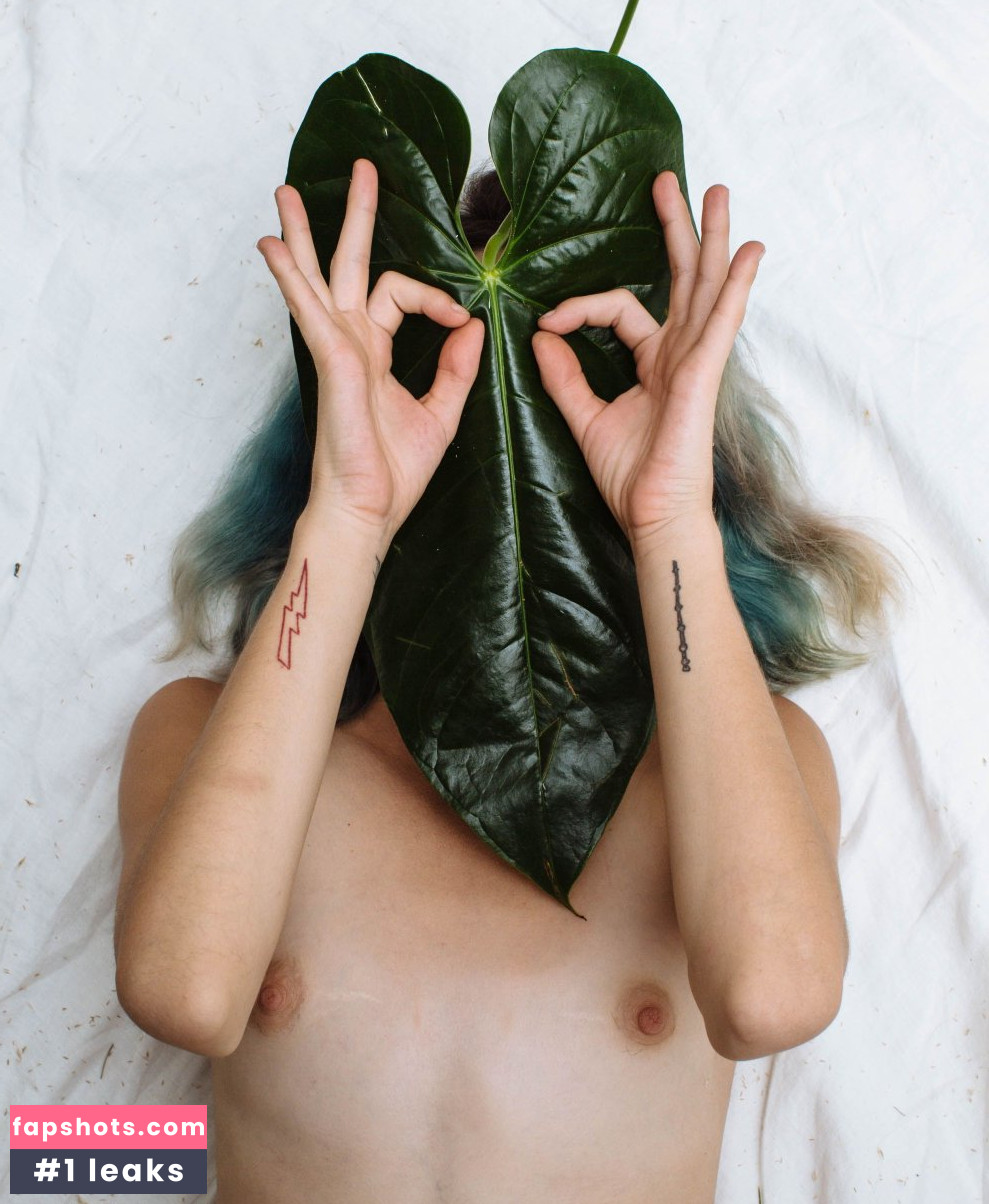 Carly Foulkes gallery photo #91