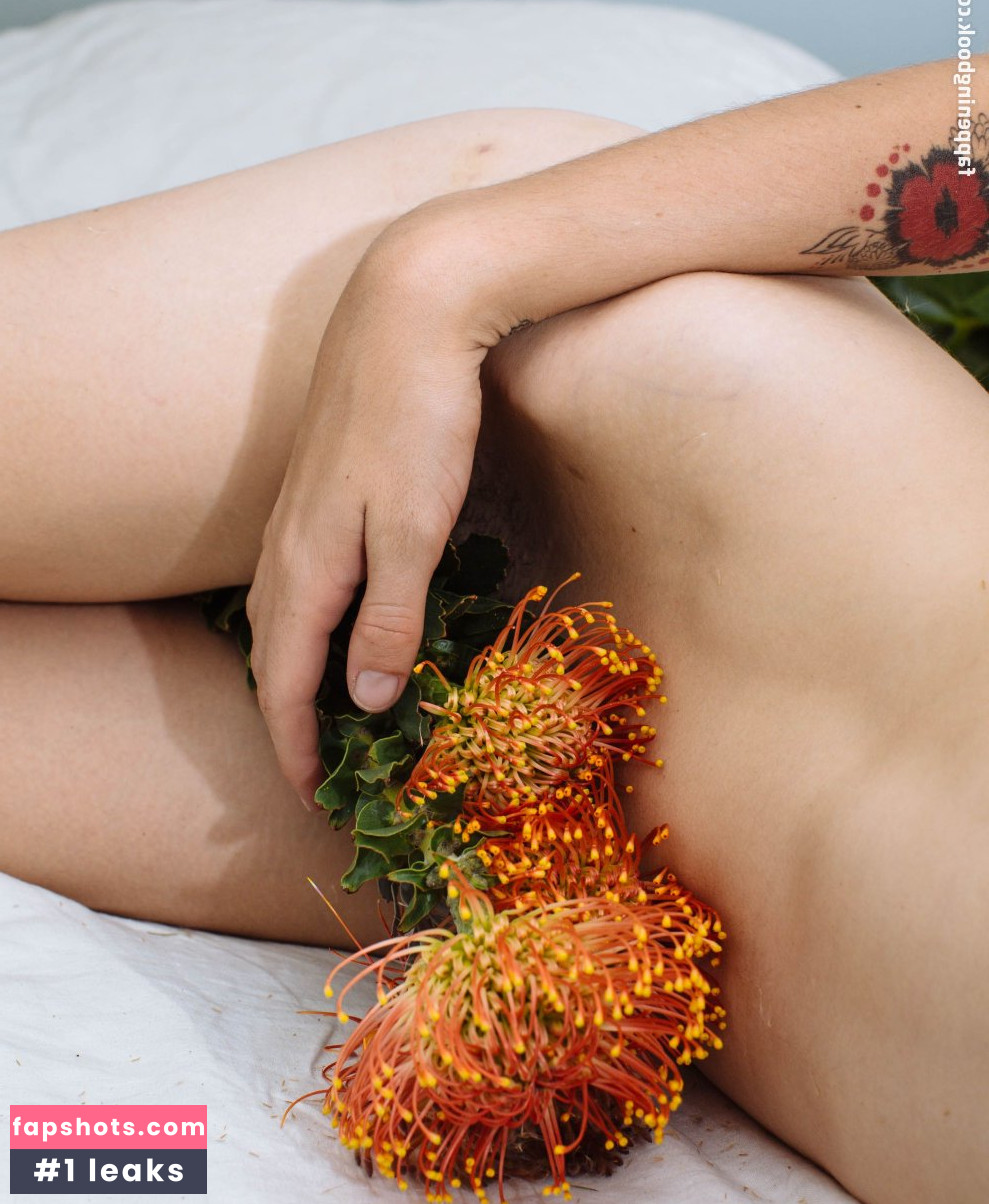 Carly Foulkes gallery photo #93