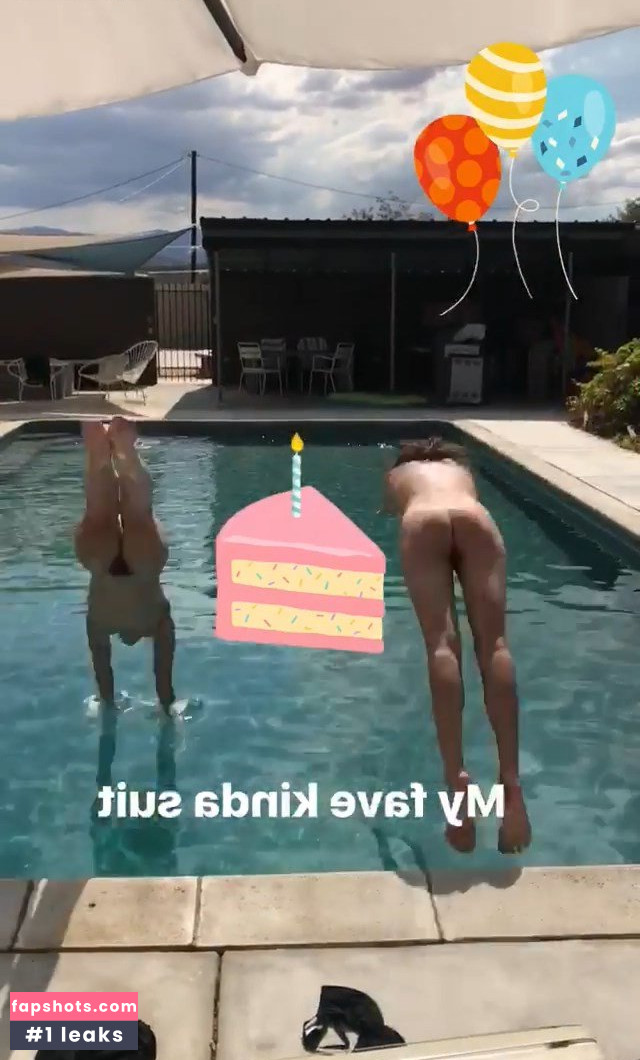 Carly Foulkes gallery photo #97