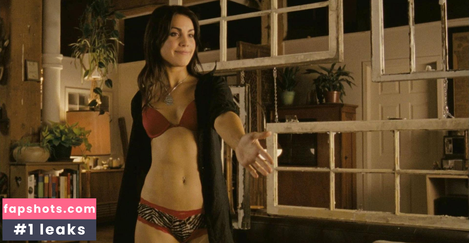 Carly Pope gallery photo #15