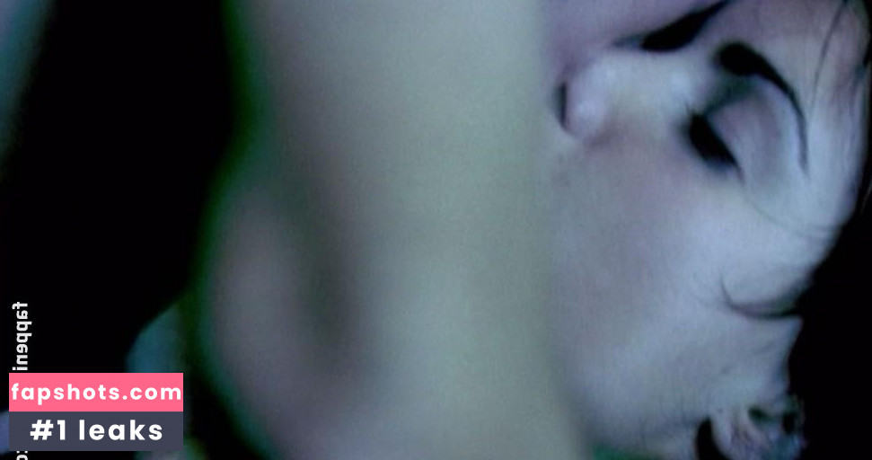 Carly Pope gallery photo #21