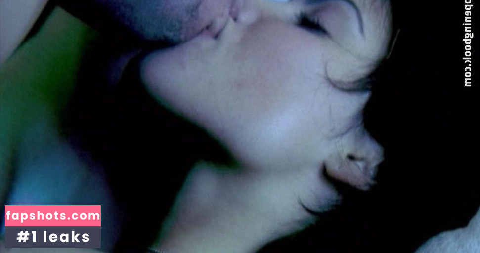 Carly Pope gallery photo #24