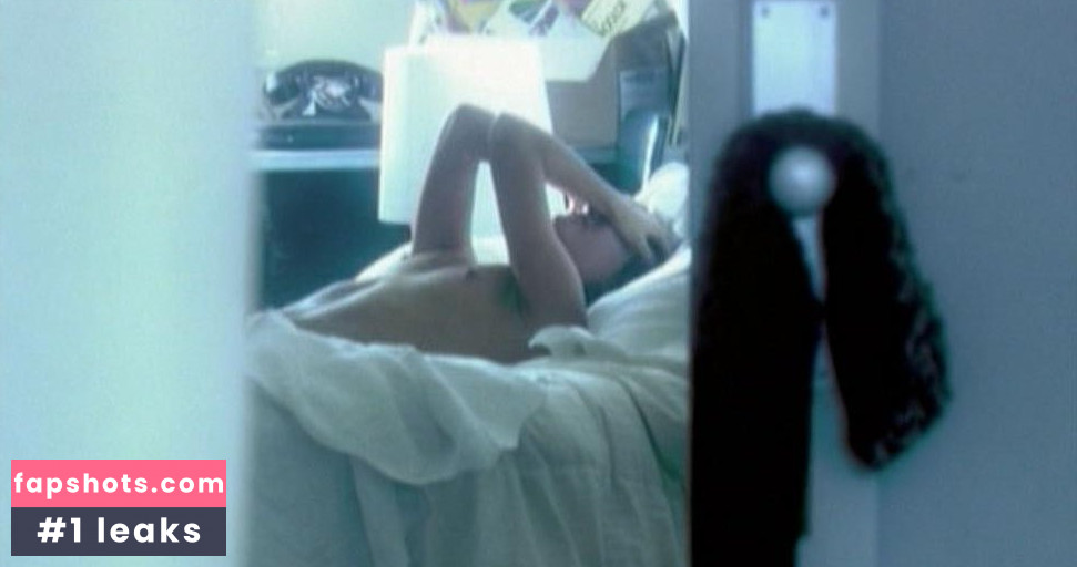 Carly Pope gallery photo #25