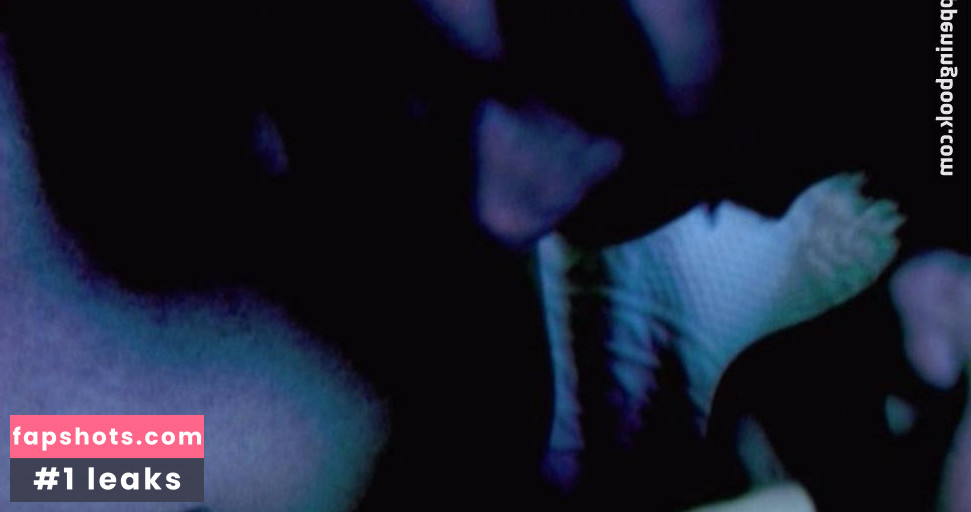 Carly Pope gallery photo #26