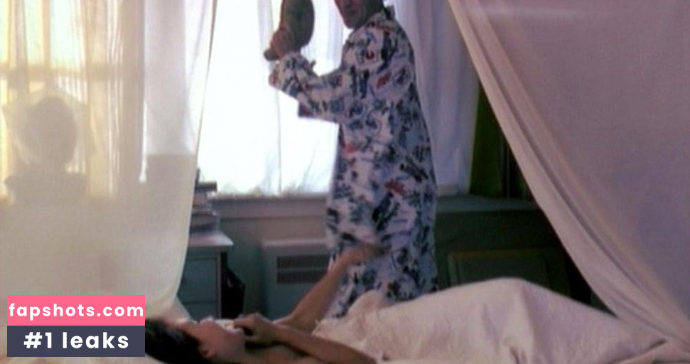 Carly Pope gallery photo #27