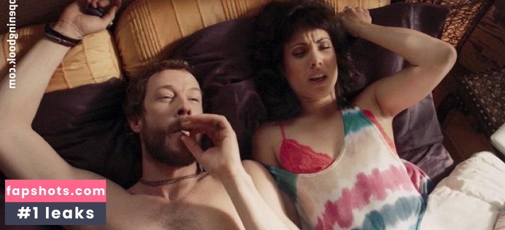 Carly Pope gallery photo #28