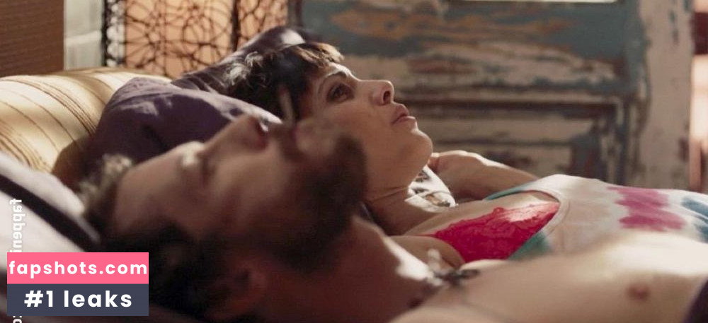 Carly Pope gallery photo #29