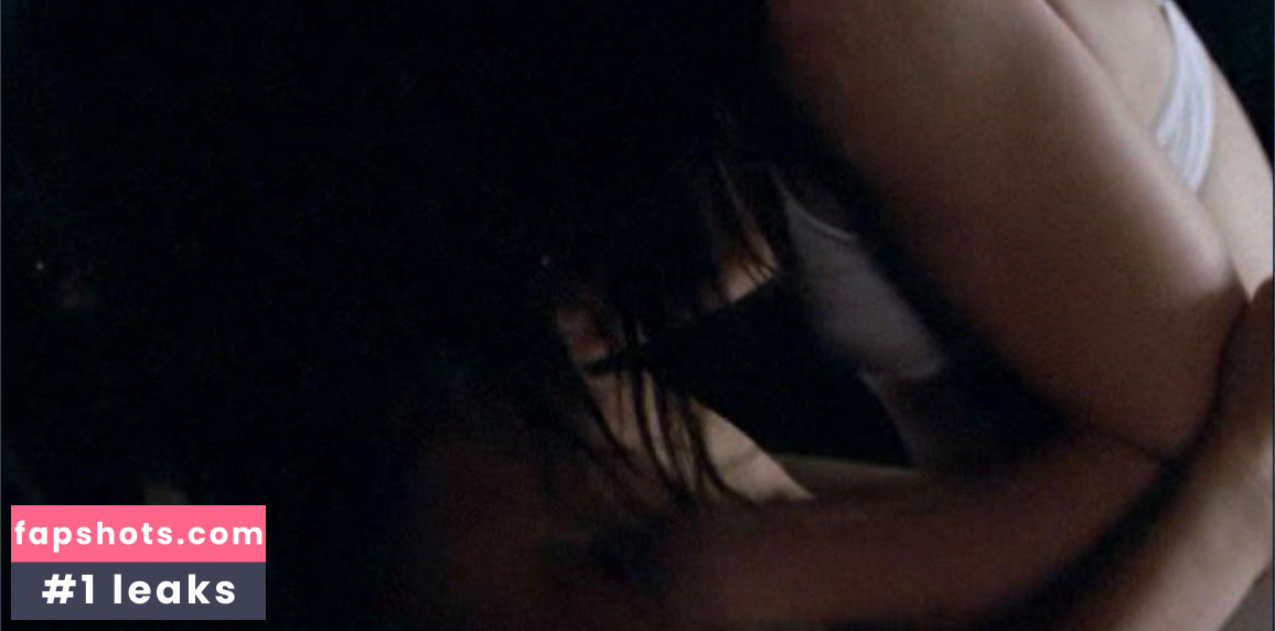 Carly Pope gallery photo #31