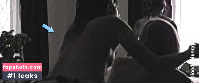 Carly Pope gallery photo #35