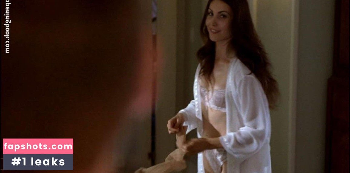 Carly Pope gallery photo #39