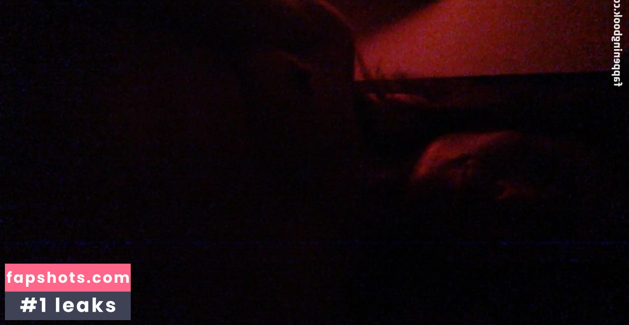 Carly Pope gallery photo #44