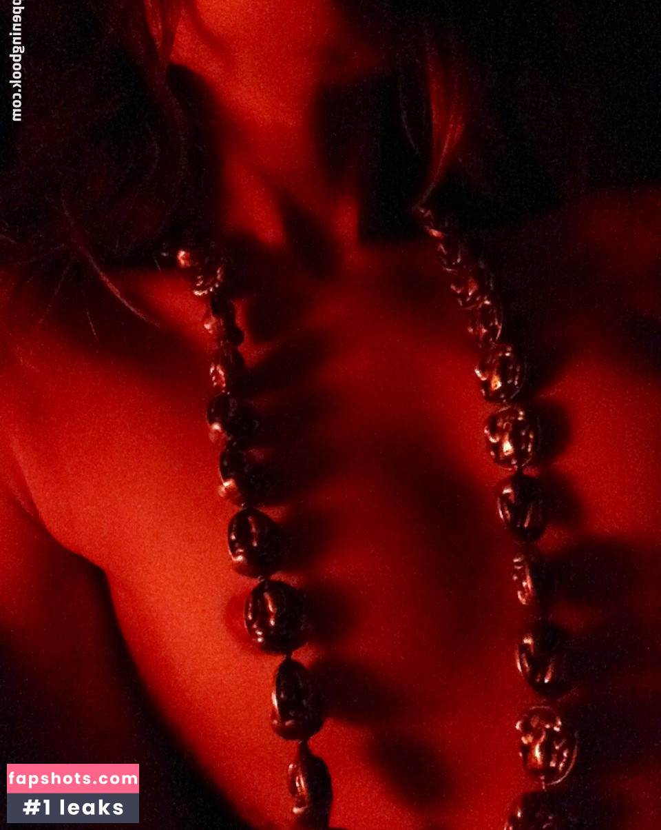 Carly Pope gallery photo #49