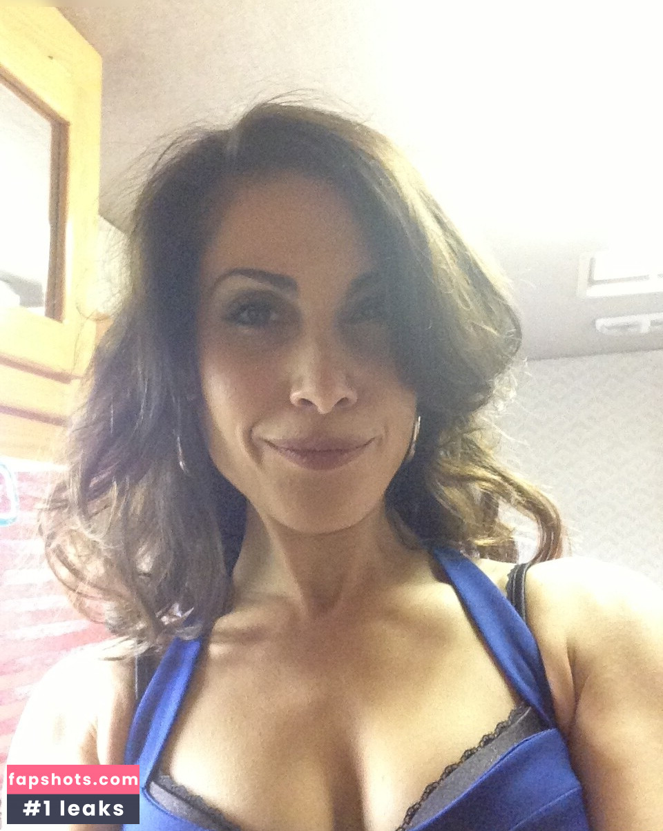 Carly Pope gallery photo #6