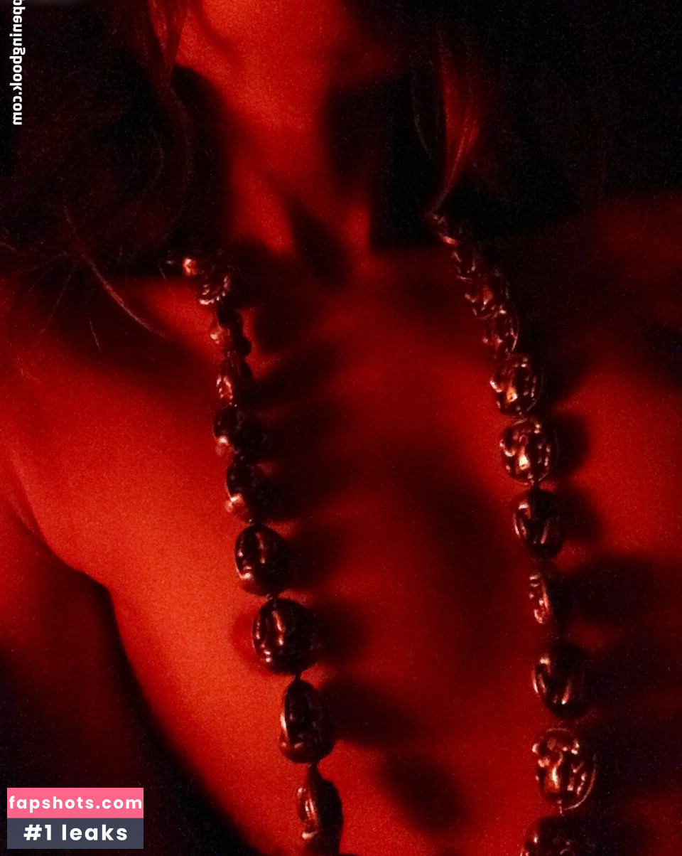 Carly Pope gallery photo #9