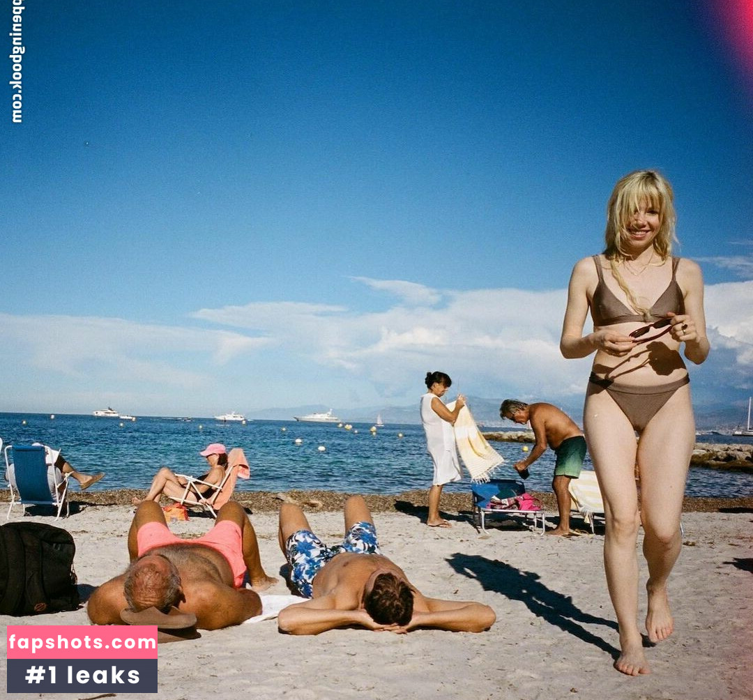 Carly Rae Jepsen gallery photo #2