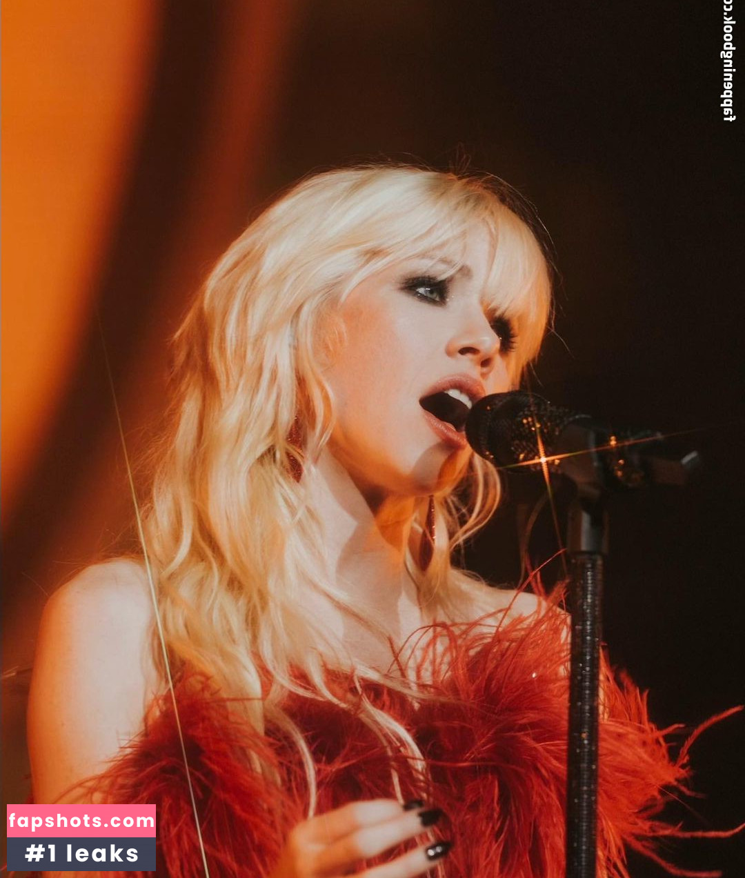 Carly Rae Jepsen gallery photo #22