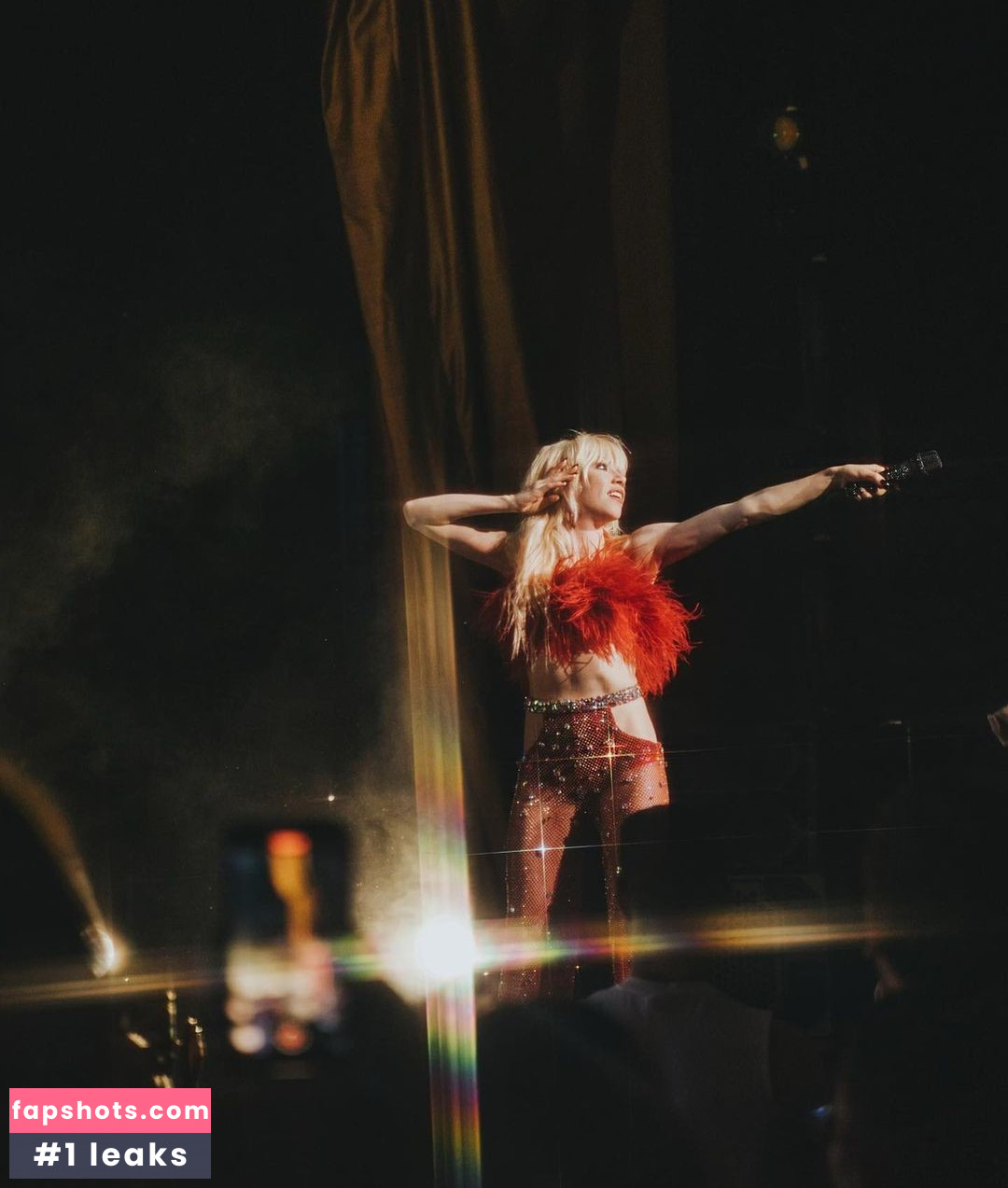 Carly Rae Jepsen gallery photo #24