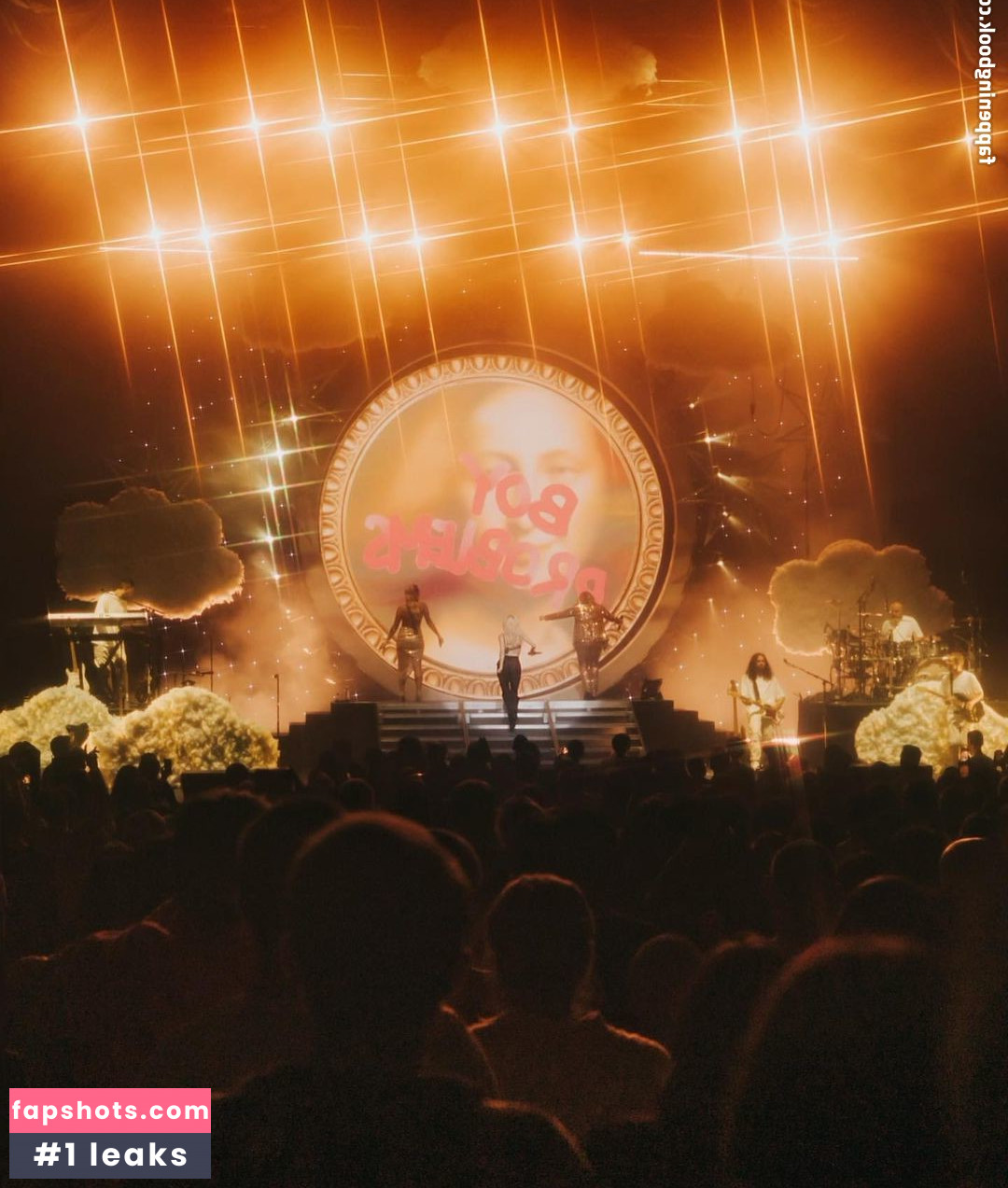 Carly Rae Jepsen gallery photo #25