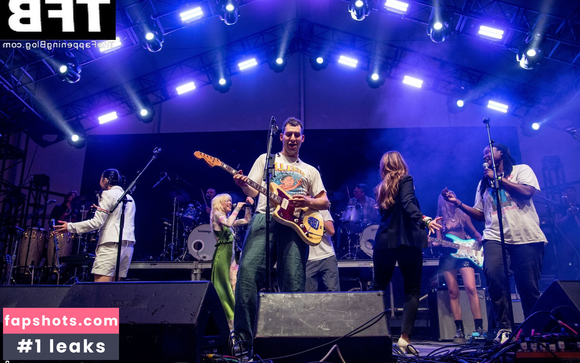 Carly Rae Jepsen gallery photo #33