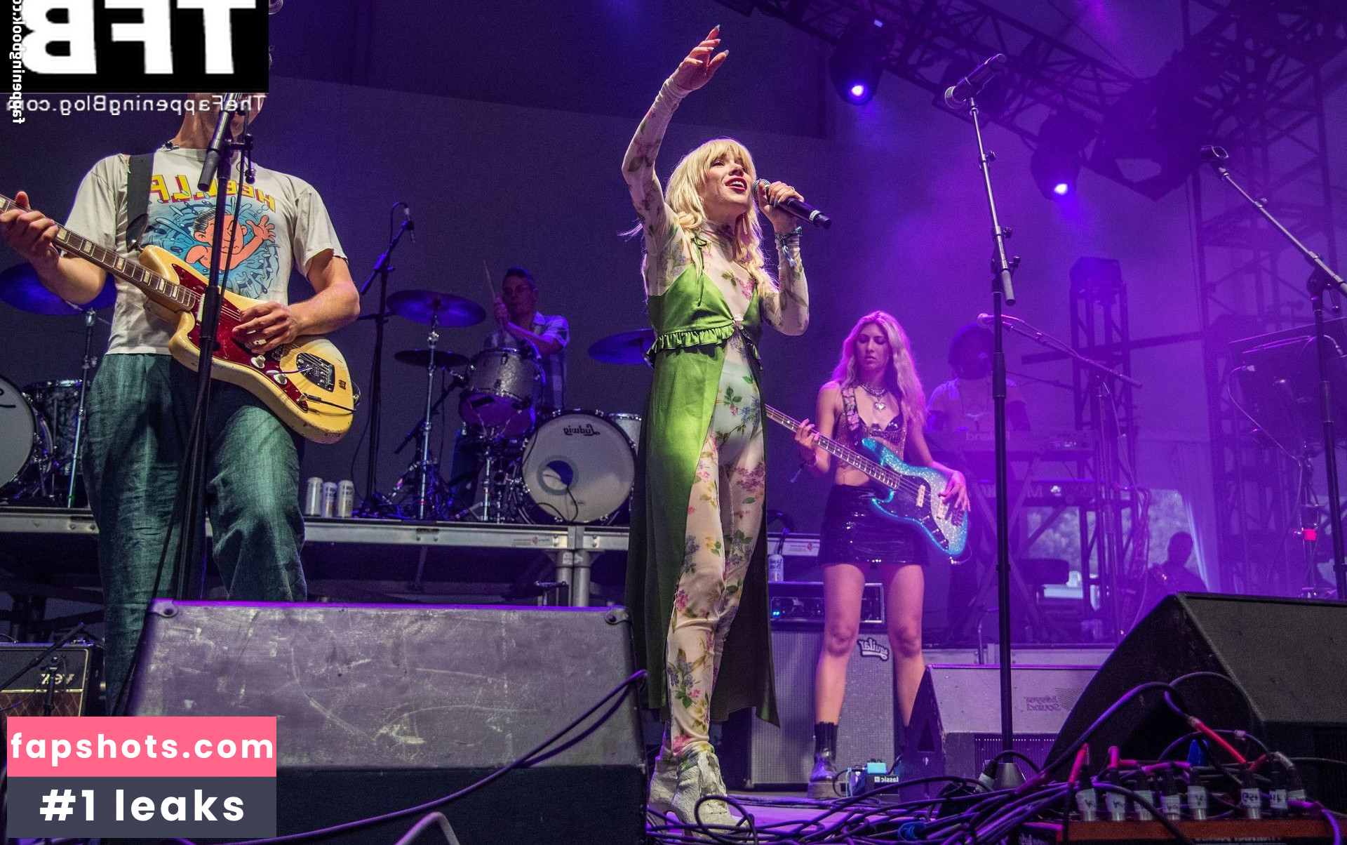 Carly Rae Jepsen gallery photo #35