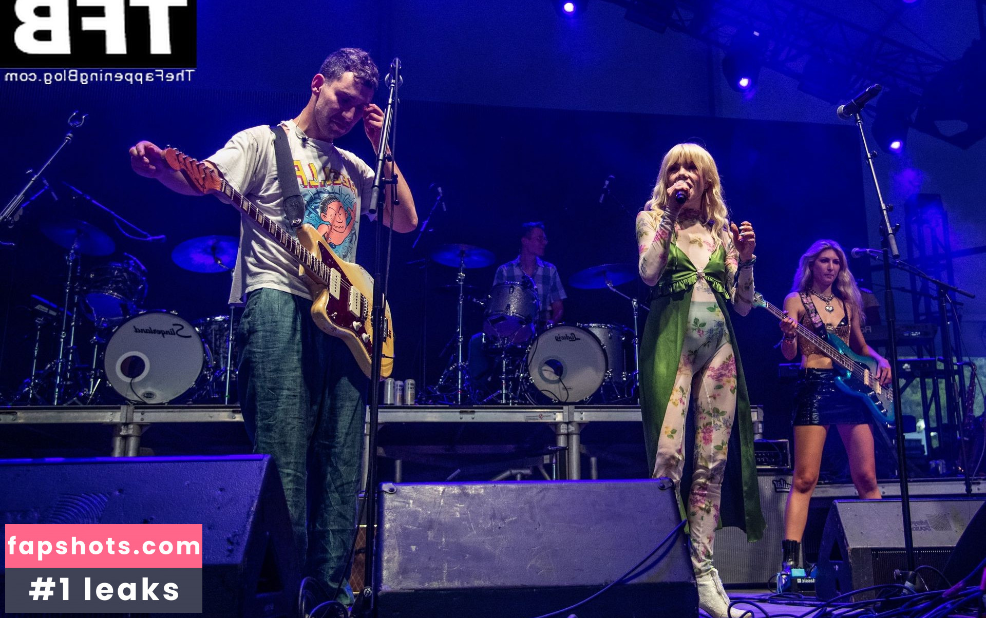 Carly Rae Jepsen gallery photo #37