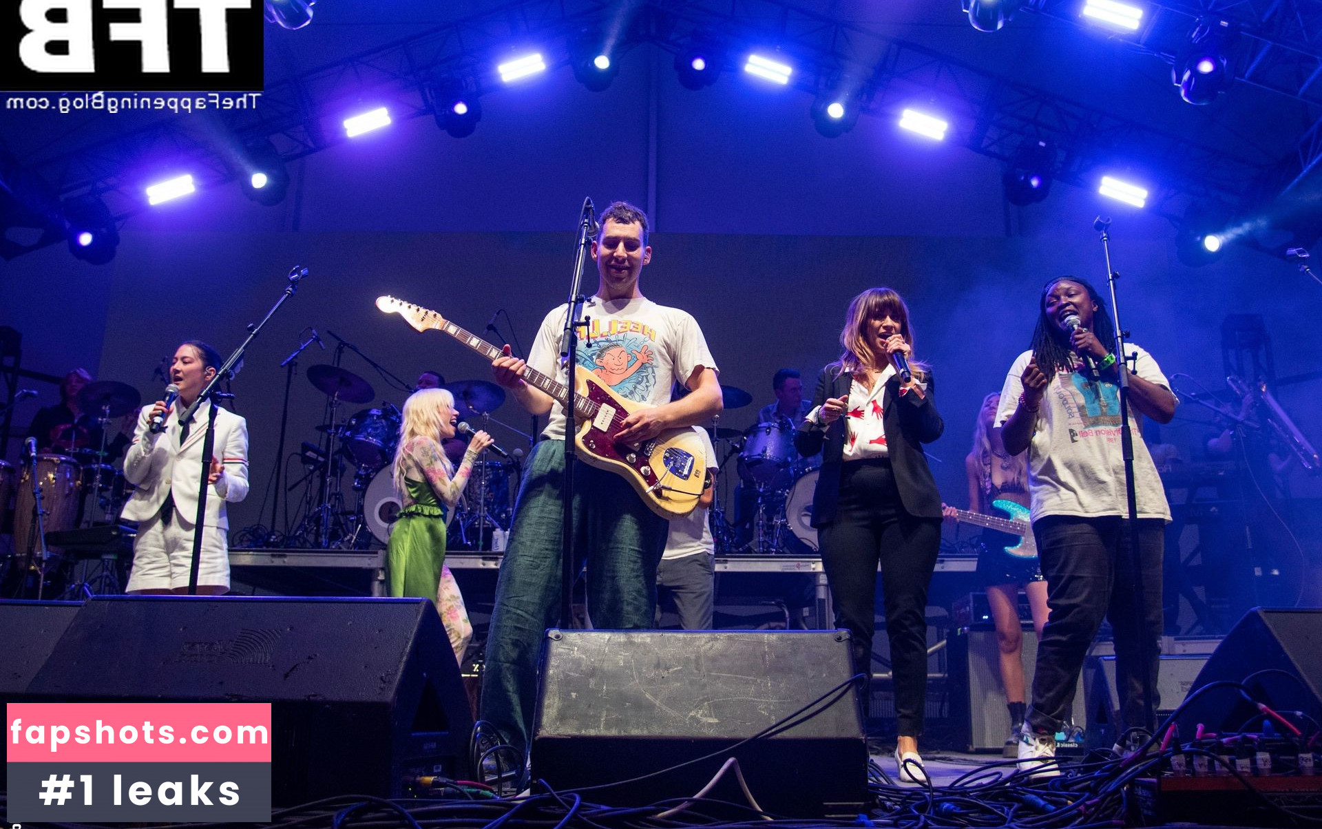 Carly Rae Jepsen gallery photo #43