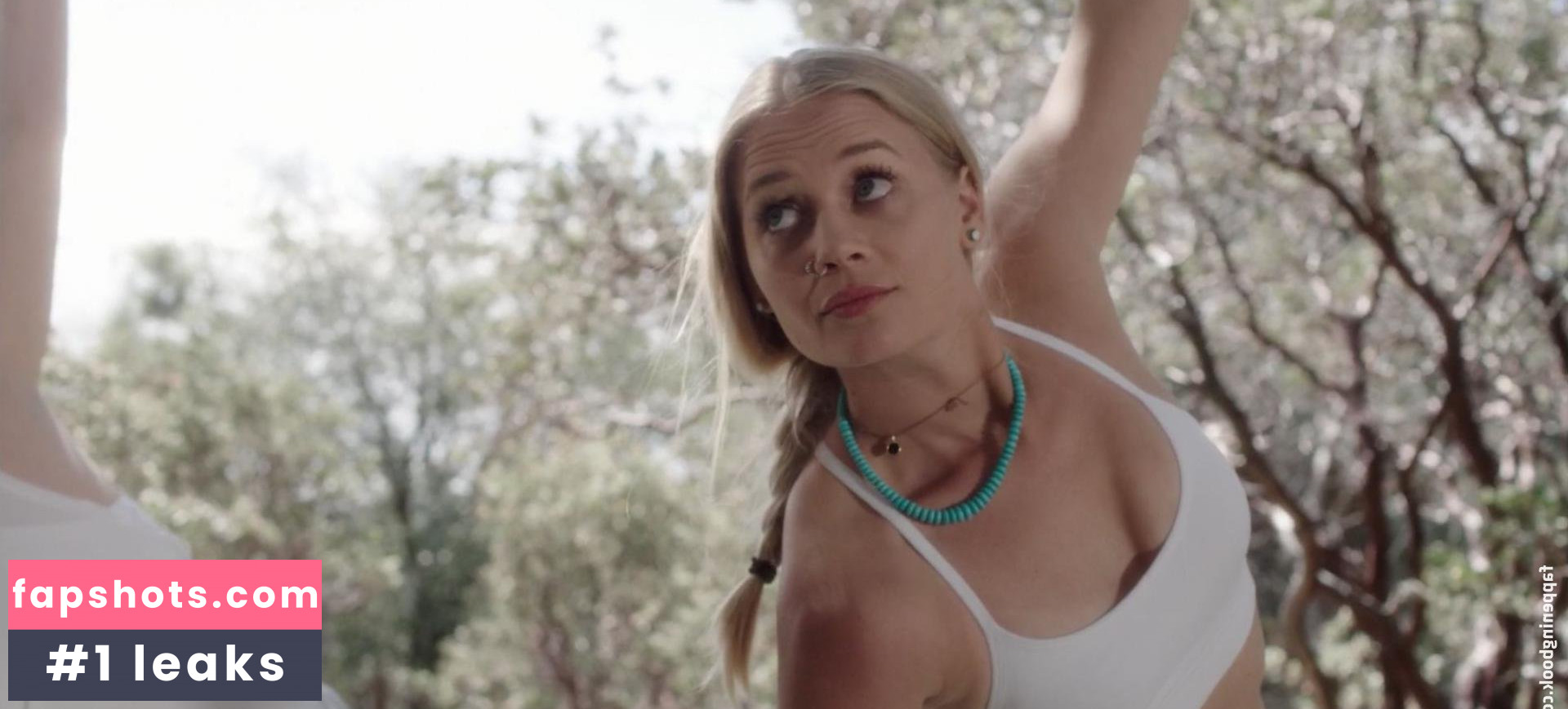 Carly Schroeder nude babe gallery