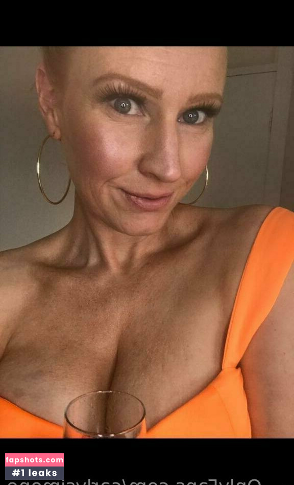 carlysimone nude babe gallery