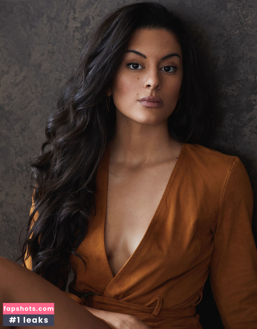 Carmela Zumbado gallery photo #5