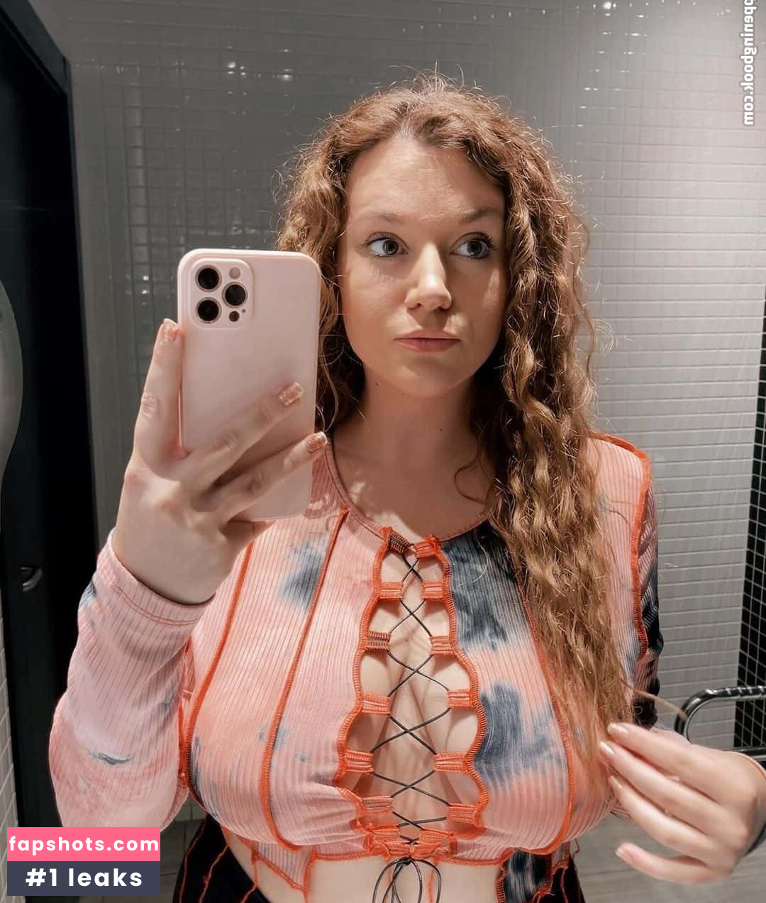 carmen_curvy gallery photo #40