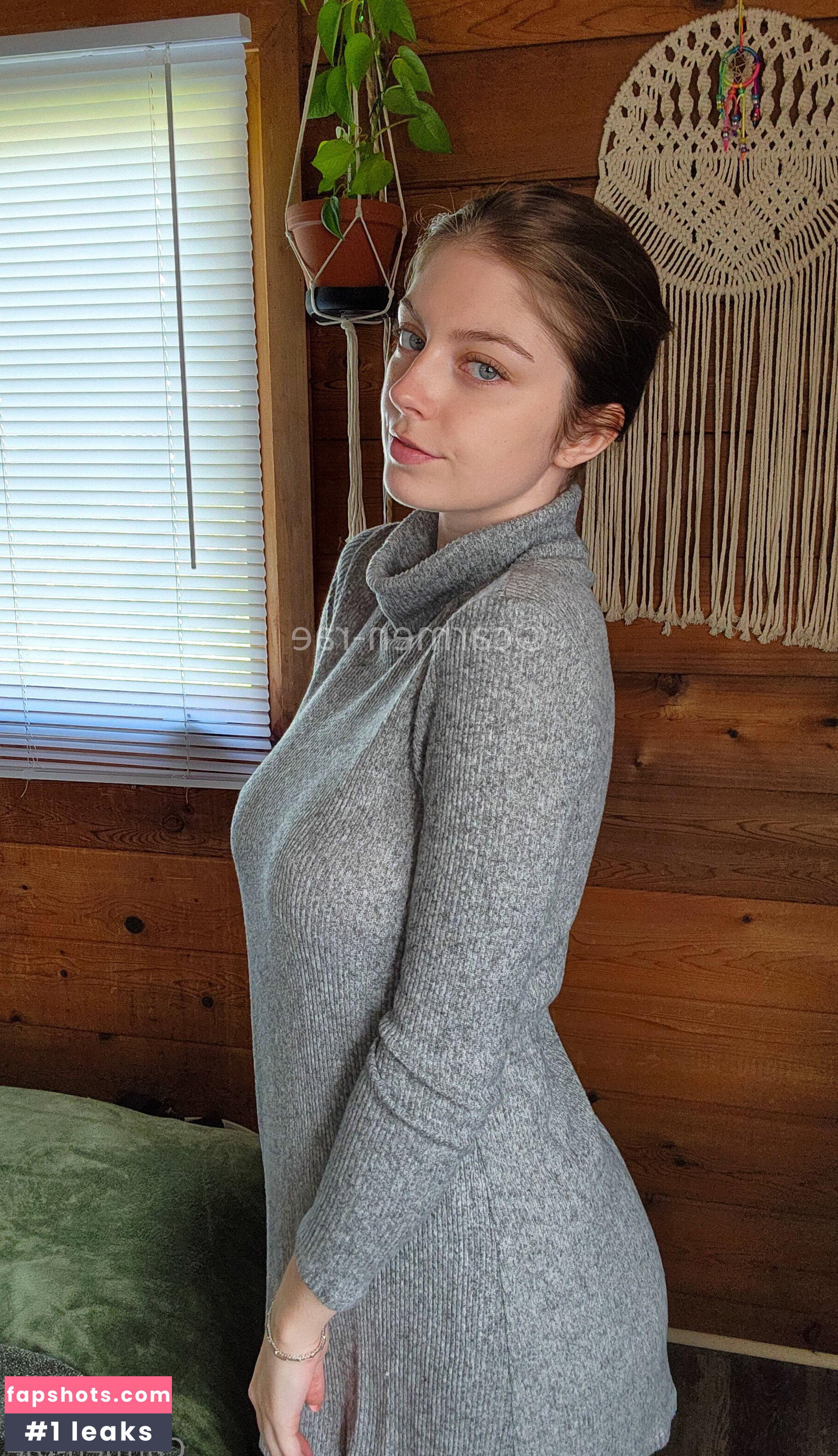 Carmen-Rae gallery photo #2415