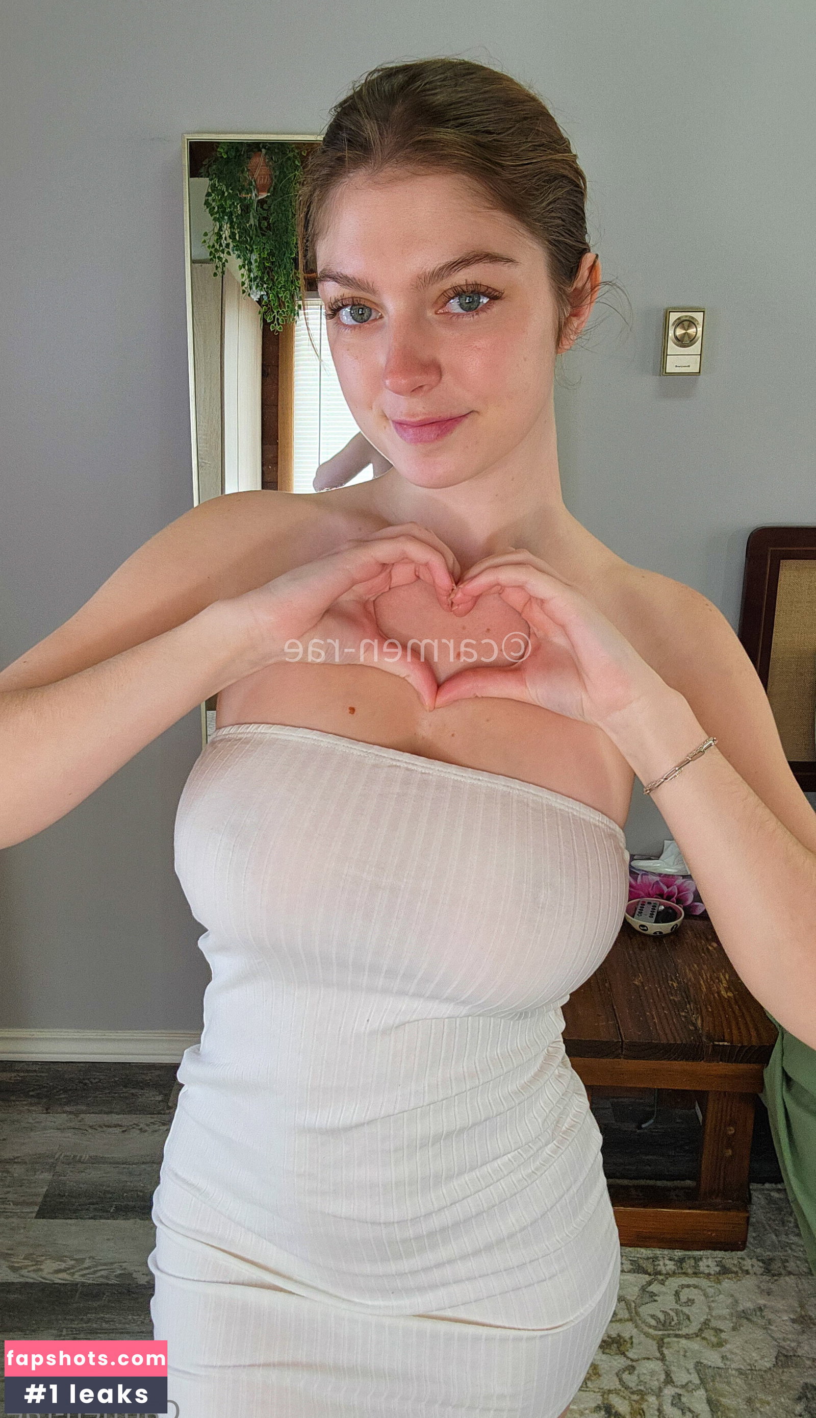 Carmen-Rae gallery photo #4571