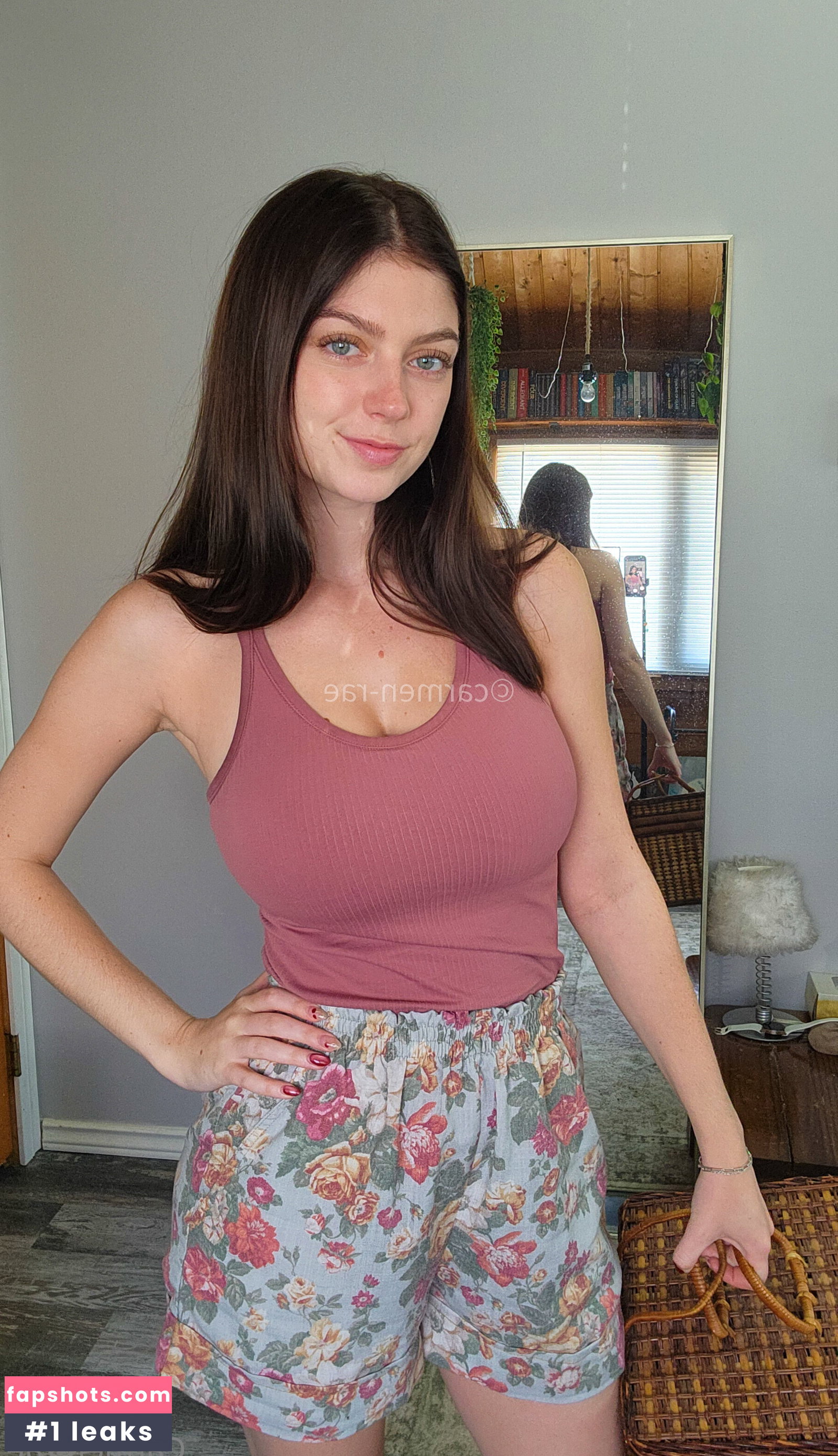 Carmen-Rae gallery photo #4399