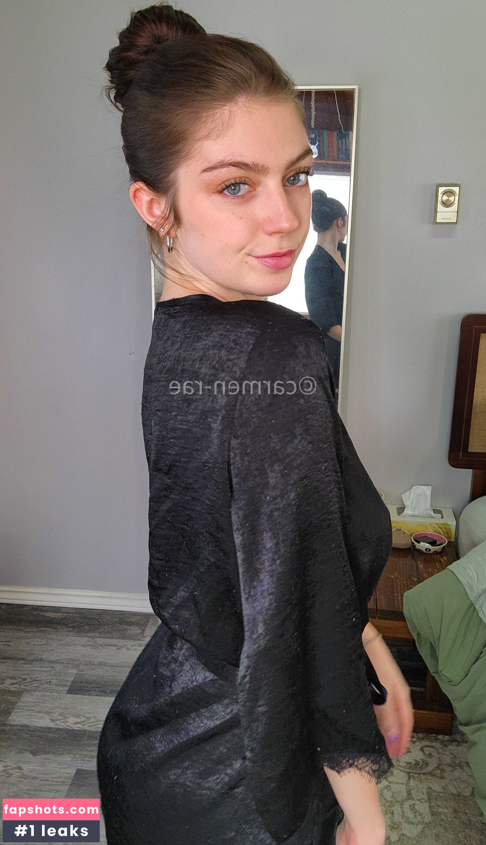 Carmen-Rae gallery photo #9585