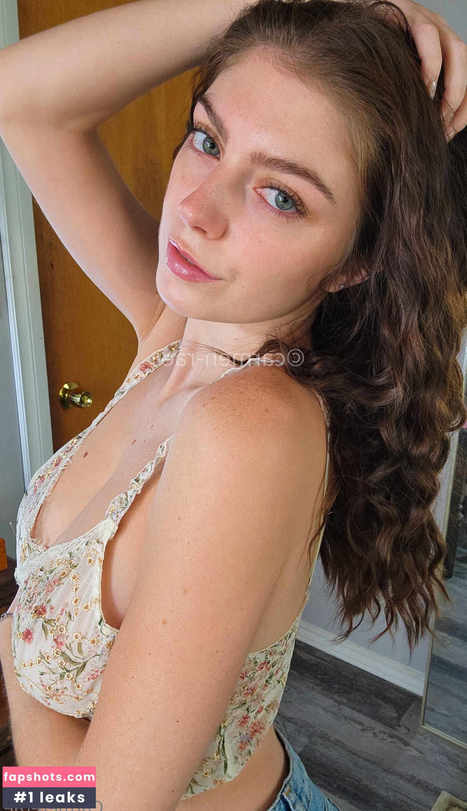 Carmen-Rae gallery photo #4953