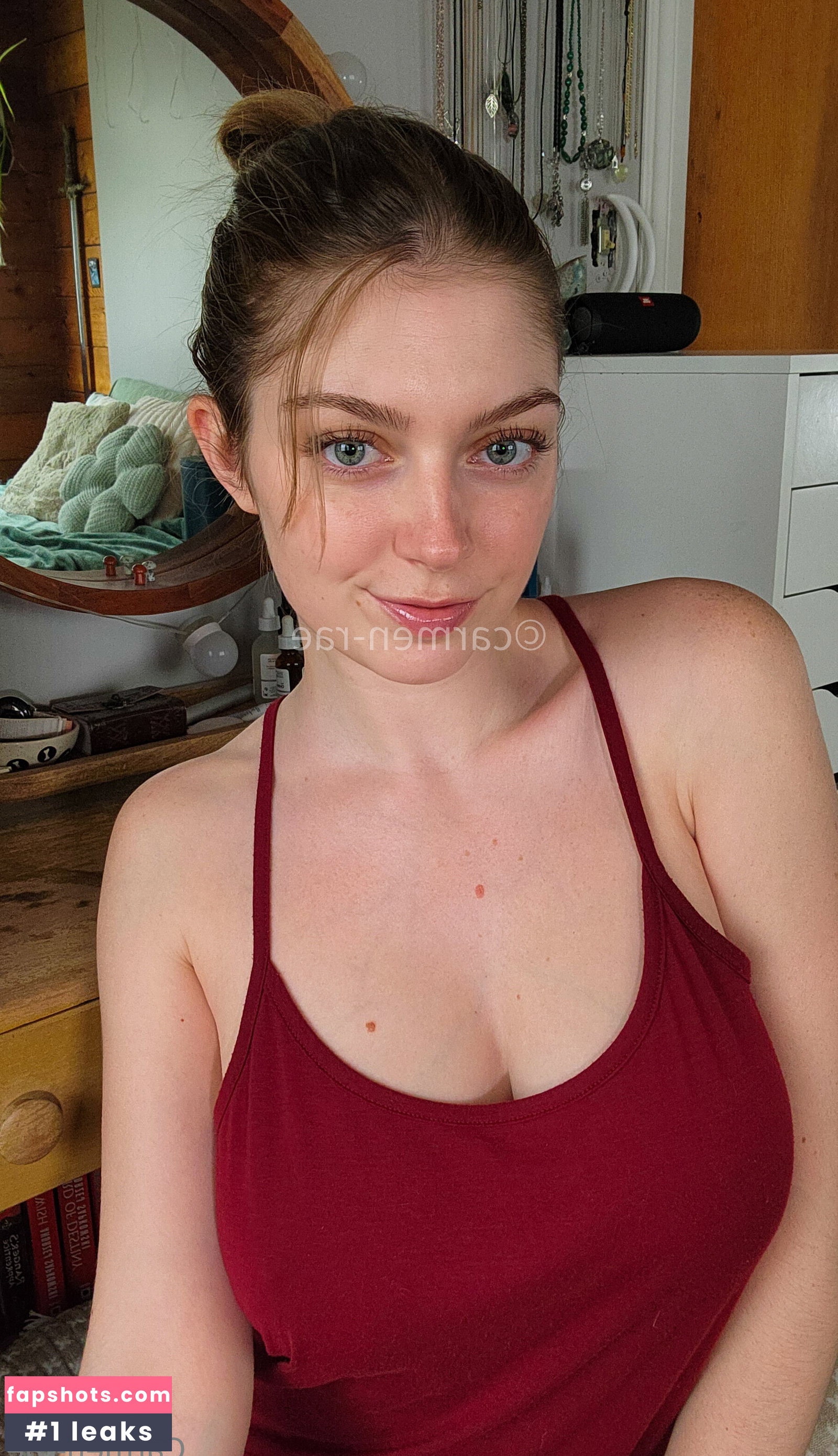 Carmen-Rae gallery photo #6056