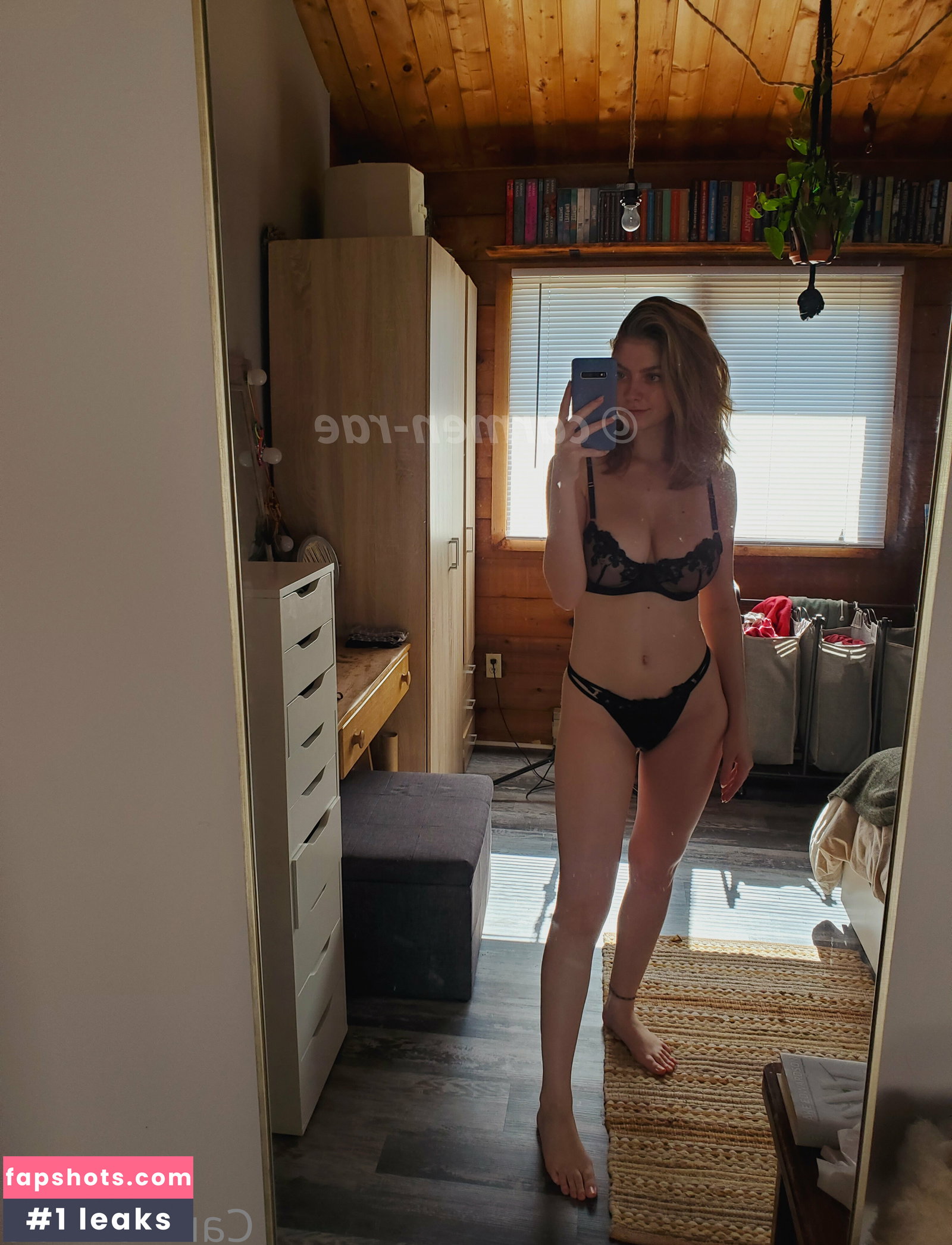 Carmen-Rae gallery photo #1589