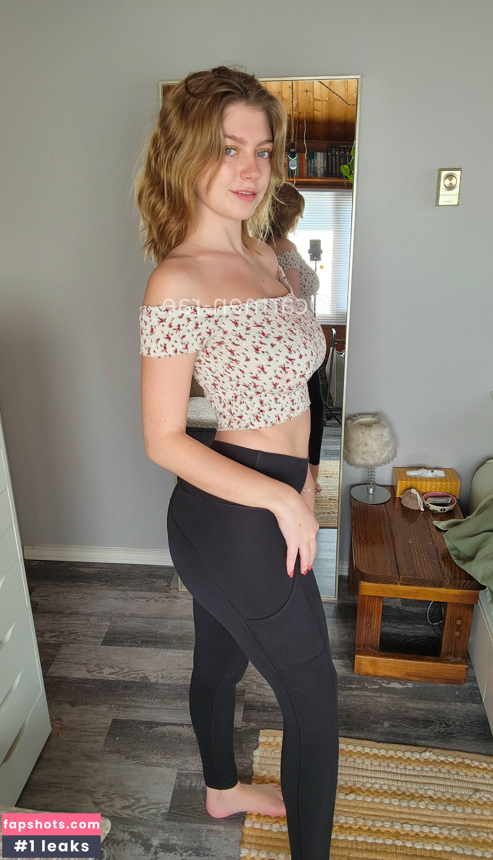 Carmen-Rae gallery photo #2850