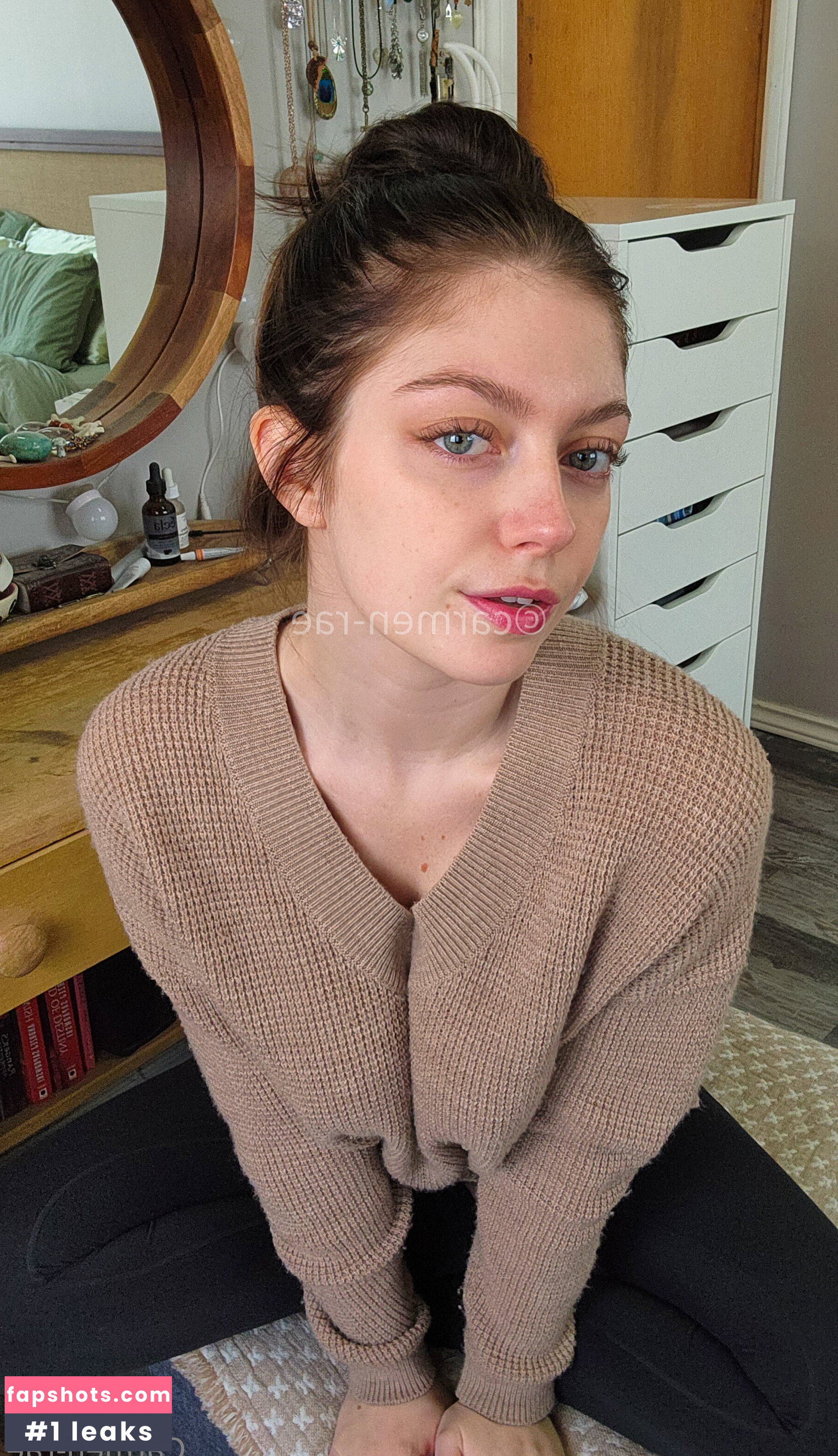 Carmen-Rae gallery photo #3897