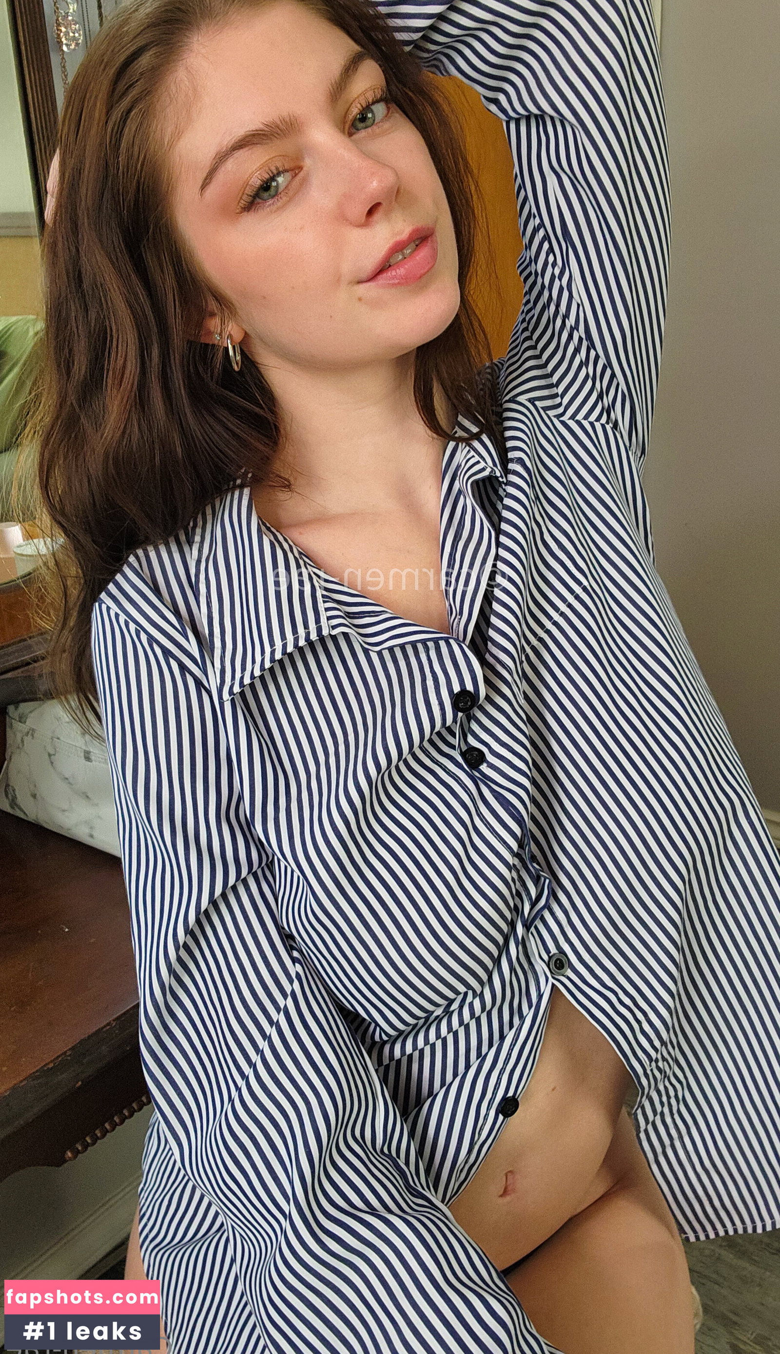 Carmen-Rae gallery photo #3720